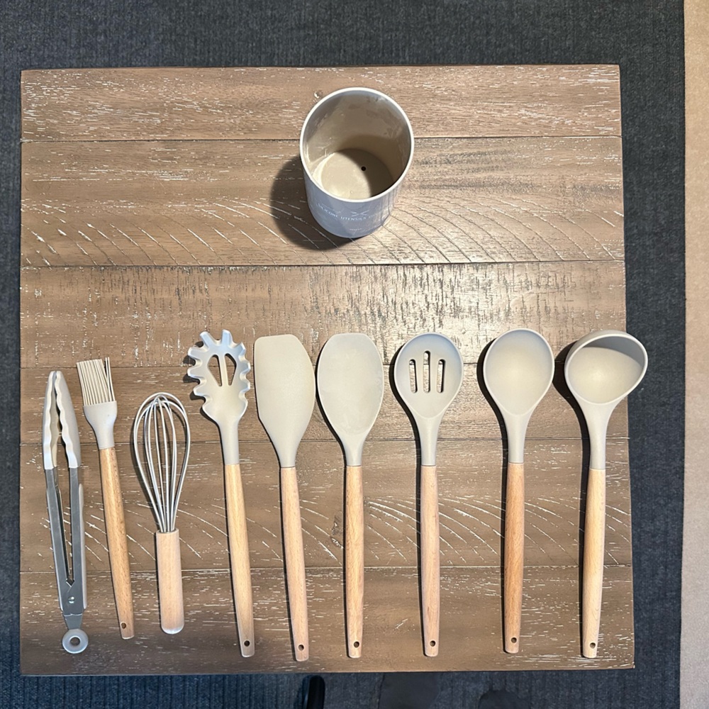 Kitchen Utensil Set- never used - Picture 3 of 5